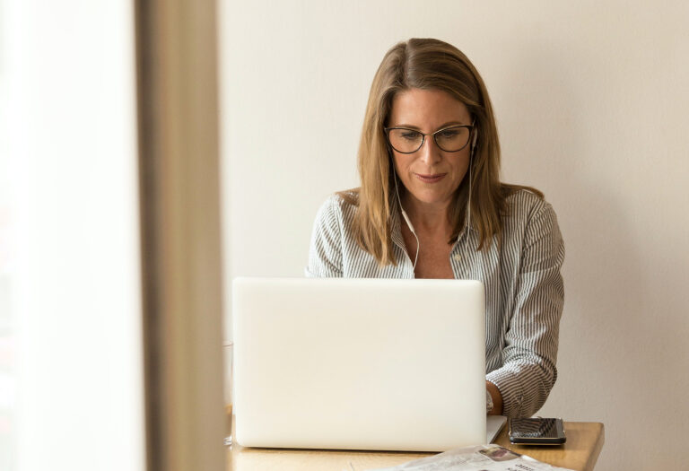 Het maakt mij erg vrolijk dat de meubels, boeken en kleding die wij niet mee wilde verhuizen een nieuwe bestemming hebben gekregen. Het advies van Snelontruiming heeft ons zelfs nog een financiële compensatie opgeleverd. 